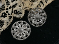 フランスアンティークカットスチール透かしボタン2個セット（直径1.7cm） B