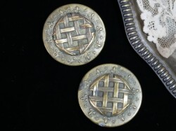 フランスアンティークリーフレリーフ真鍮ボタン（直径2.75cm）