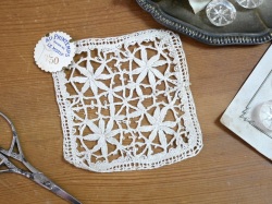 フランスAu Printempsスクエア型モチーフレース