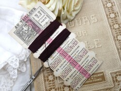 フランスアンティークVF社製紙製台紙シルク糸巻きD