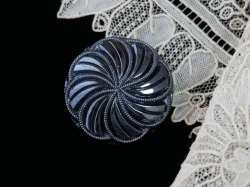 フランスヴィンテージブラックガラスフラワーシェイプボタン（直径2.2cm）