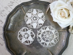 フランスアンティークラウンドプティモチーフレース 3個セット A