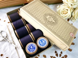 アンティークDMCボックス入りL.V木製糸巻きセット