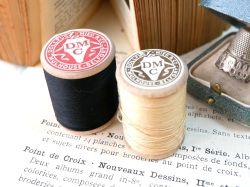 フランスDMC木製ブラック＆ゴールドコットン糸巻き2点セット