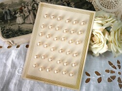 アンティークチェコスロバキア製フェイクパールガラスボタンシート（直径0.7cm）