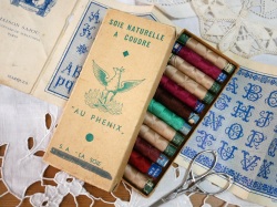 フランスアンティークボックス入り天然シルク糸巻きアソートセット