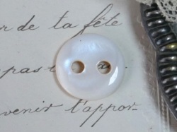 フランスアンティークマザーオブパールホワイトボタン