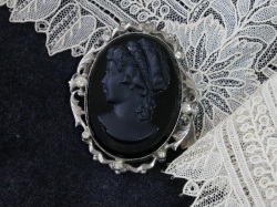 フランスアンティークブラックカメオブローチ