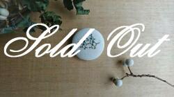 丸ブローチ　ヤドリギ　（ホワイト）