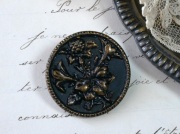 フランスアンティークフラワーデザインメタルボタンE（直径2.7cm）