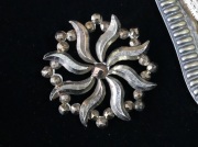 フランスアンティークデザインスチールボタン（直径2.8cm）