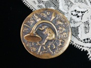 フランスアンティークホルンと動物のピクチャーボタン