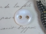 フランスアンティークマザーオブパールホワイトボタン