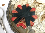 アンティークフラワーシェイプ紙製台紙ブラックLIN糸巻きA