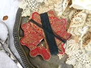 アンティークフラワーシェイプ紙製台紙ブラックLIN糸巻きB