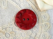 フランスヴィンテージレッド木製ボタン（直径2.2cm）