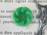 フランスヴィンテージフラワーロゼットグリーンプラスチックボタン（直径1.7cm）