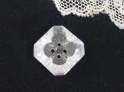 フランスアンティーククリアガラススクエアフラワーボタン（1.5cm角）