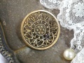 フランスアンティークアカンサスリーフ透かし彫り真鍮ボタン（直径2.8cm)