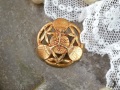 フランスアンティークアール・ヌーヴォー扇と植物の透かし彫り真鍮ボタン（直径2.0cm)