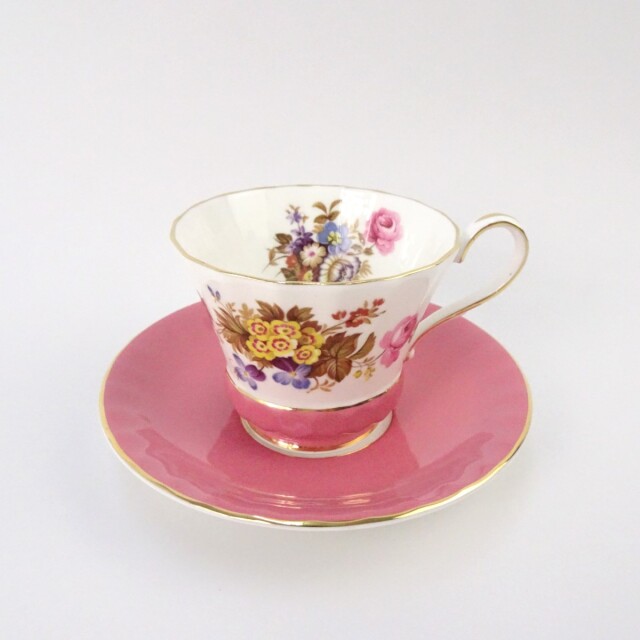 Aynsley China - アンティーク　エインズレイ　手描き　金色装飾の美しいカップ・ソーサーセット Aynsley China - アンティーク エインズレイ 手描き 金色装飾の