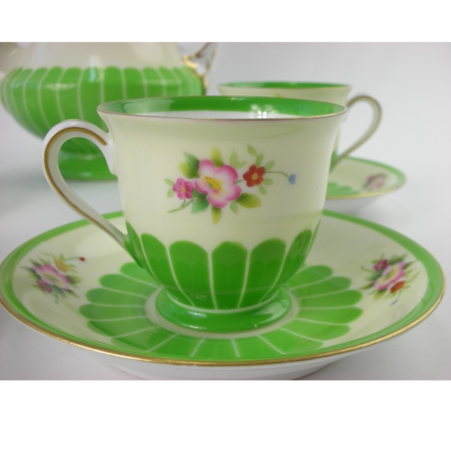 オールドノリタケ 花柄白地にグリーン デミタス コーヒーカップ