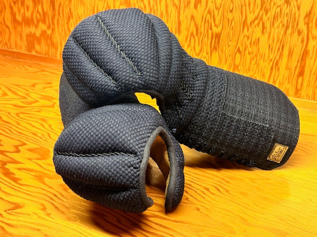 剣道具 ブラック達磨「兆LW」