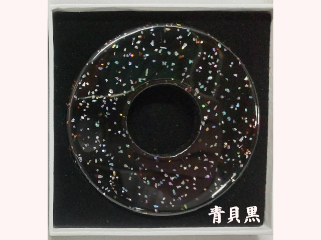 本漆塗革鍔 青貝黒