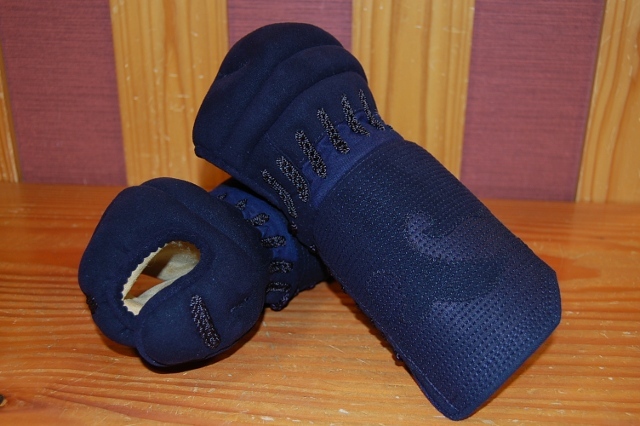 兜型張り 3mmクラリーノ甲手