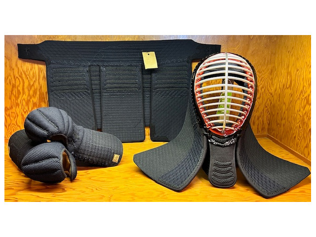 剣道具 ブラック達磨「兆LW」