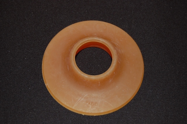 凸型ツバ止ゴム