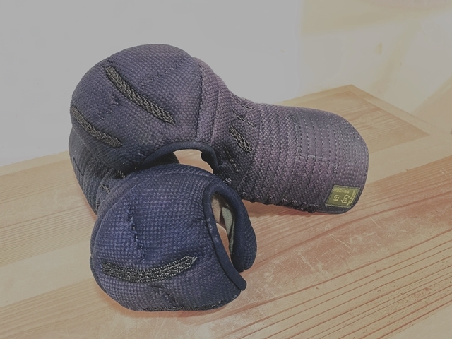 日向 織刺甲手