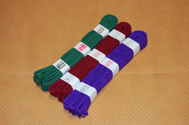 色紐　エンジ入