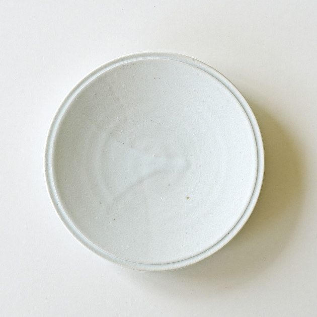 阿南維也 白磁細リム5.5寸皿（貫入）