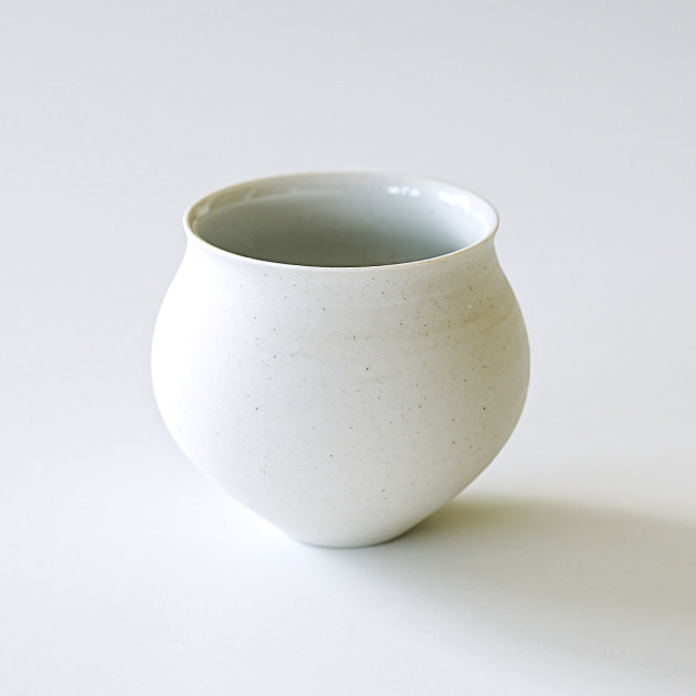 阿南維也　白磁掛分カップ丸（大）