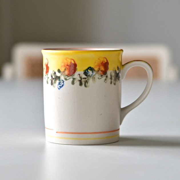 ヨシノヒトシ 黒 色絵カップ ヨシノヒトシ 色絵マグカップ（黄色）