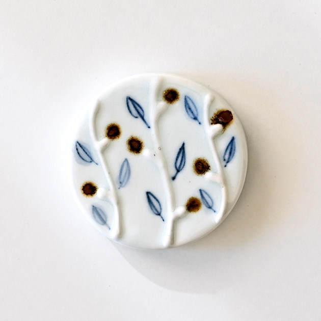 山口利枝　鉄実草文丸豆皿