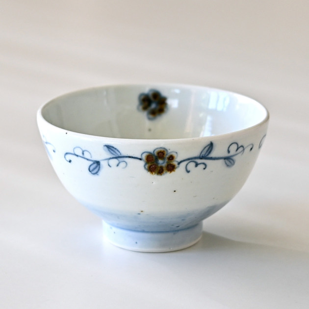 山口利枝　花に唐草めし碗