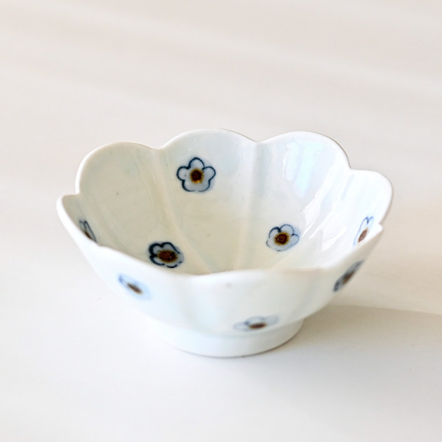 山口利枝 花ちらし輪花小鉢