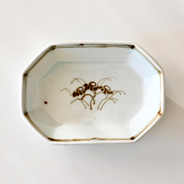 山口利枝　鉄絵秋草文八角皿