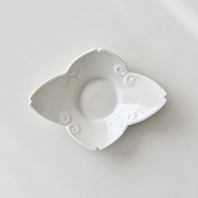 豊増一雄 白瓷茶托（葉）