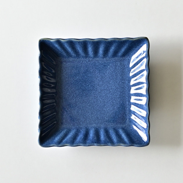 土井善男　紺青四方輪花板皿