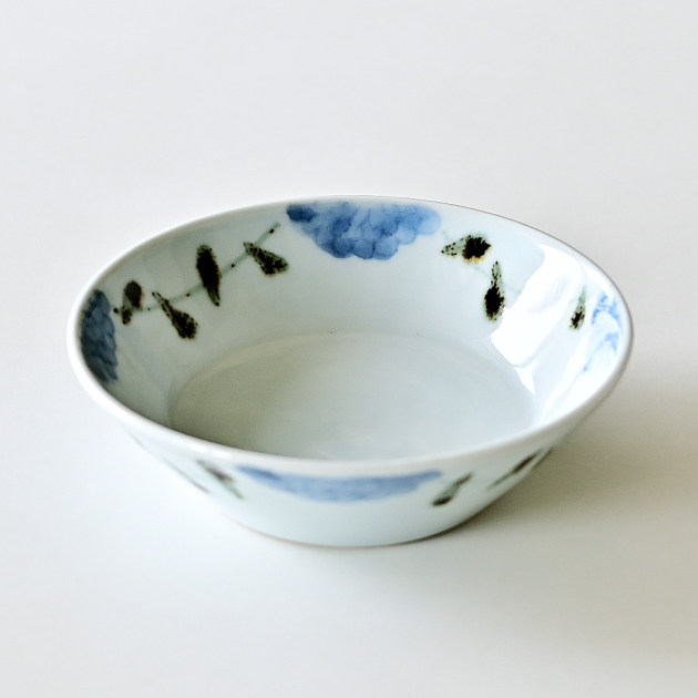 清水なお子　ダミ花鉄絵唐草4.5寸皿