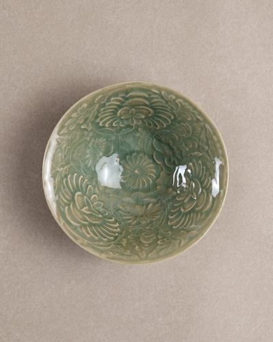 志村睦彦　青磁陽刻牡丹文鉢