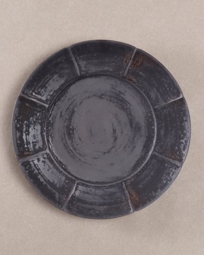 久野靖史　輪花皿（黒・25.5cm）