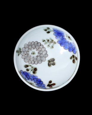 色鍋島　色絵花唐草平皿　直径29.5㎝　美品　状態優良　手描き 色鍋島 色絵花唐草平皿 直径29.5㎝ 美品 状態優良 手描き - 工芸
