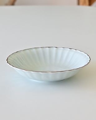 宮岡麻衣子　白磁輪花深皿