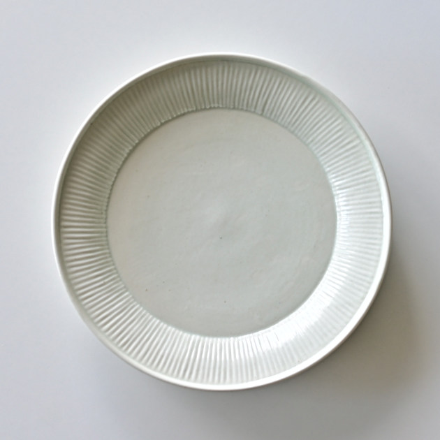 阿部春弥・みか　白磁しのぎ8寸皿