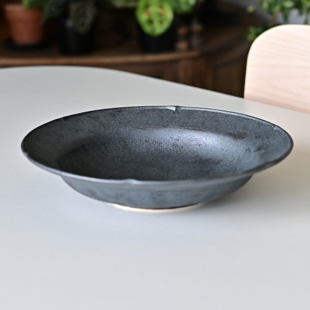 阿部春弥・みか　鉄彩花リム8寸深皿