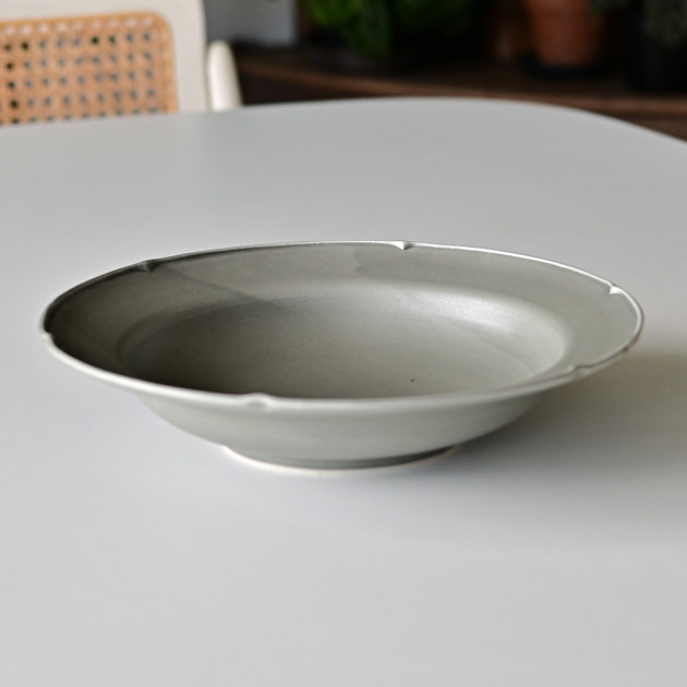 阿部春弥・みか　グレー花リム8寸深皿